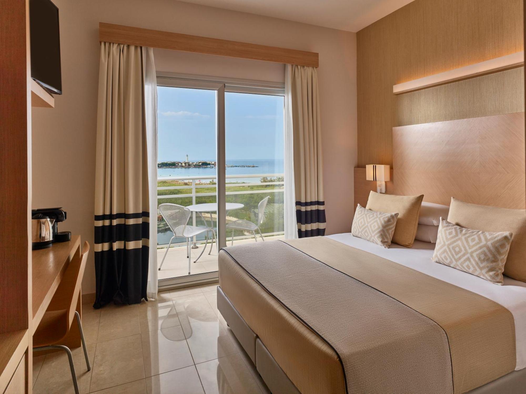 GranSerena Hotel Torre Canne Zimmer foto