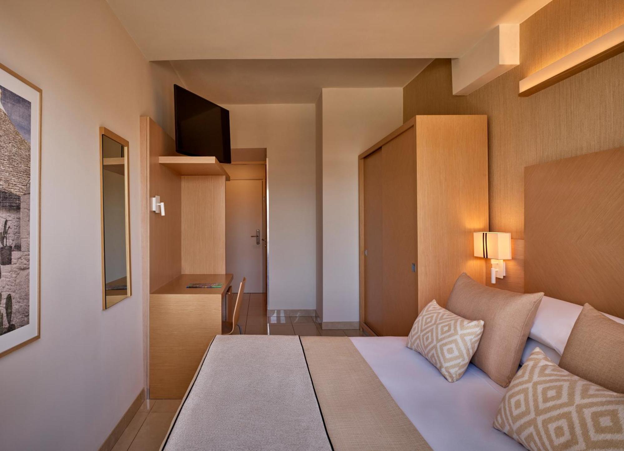 GranSerena Hotel Torre Canne Zimmer foto