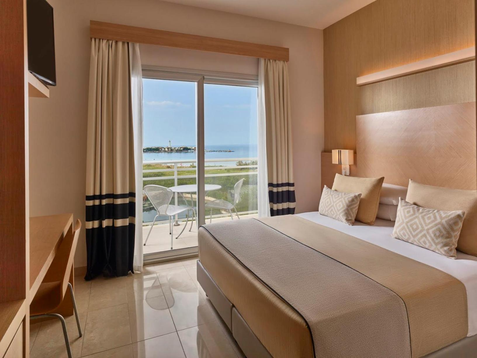 GranSerena Hotel Torre Canne Zimmer foto