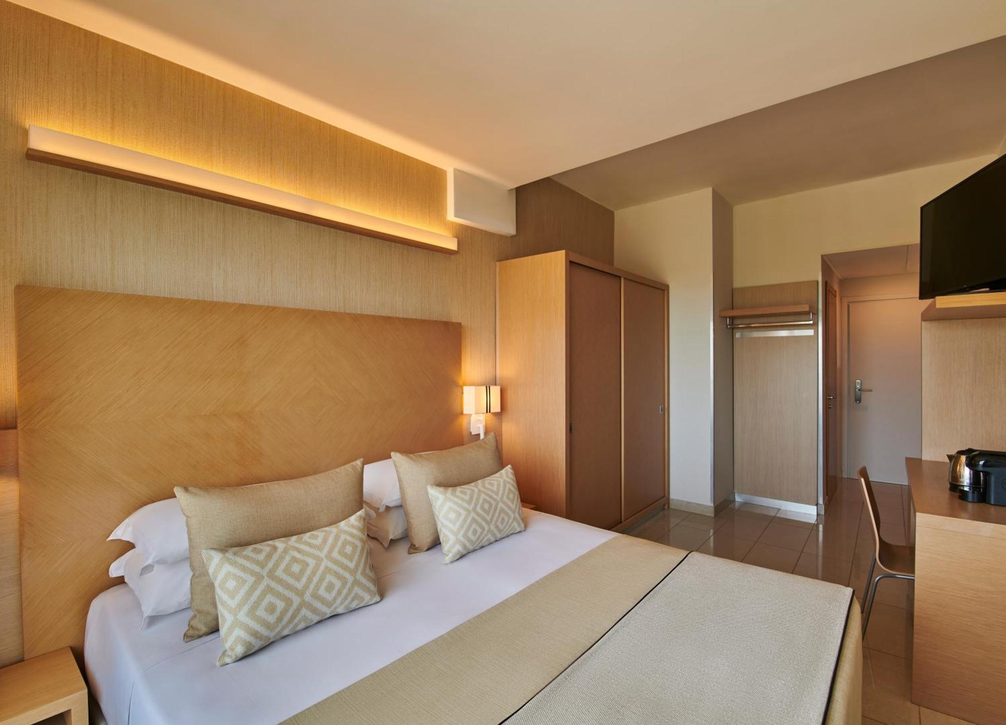 GranSerena Hotel Torre Canne Zimmer foto